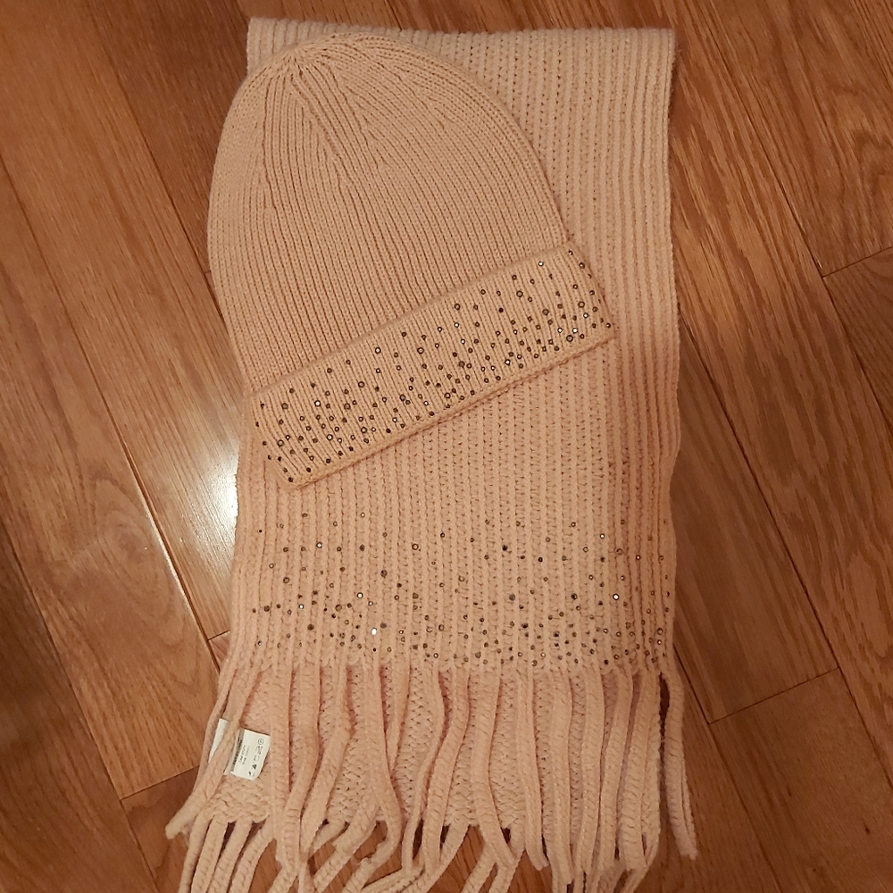 Beautiful girls hat and scarf